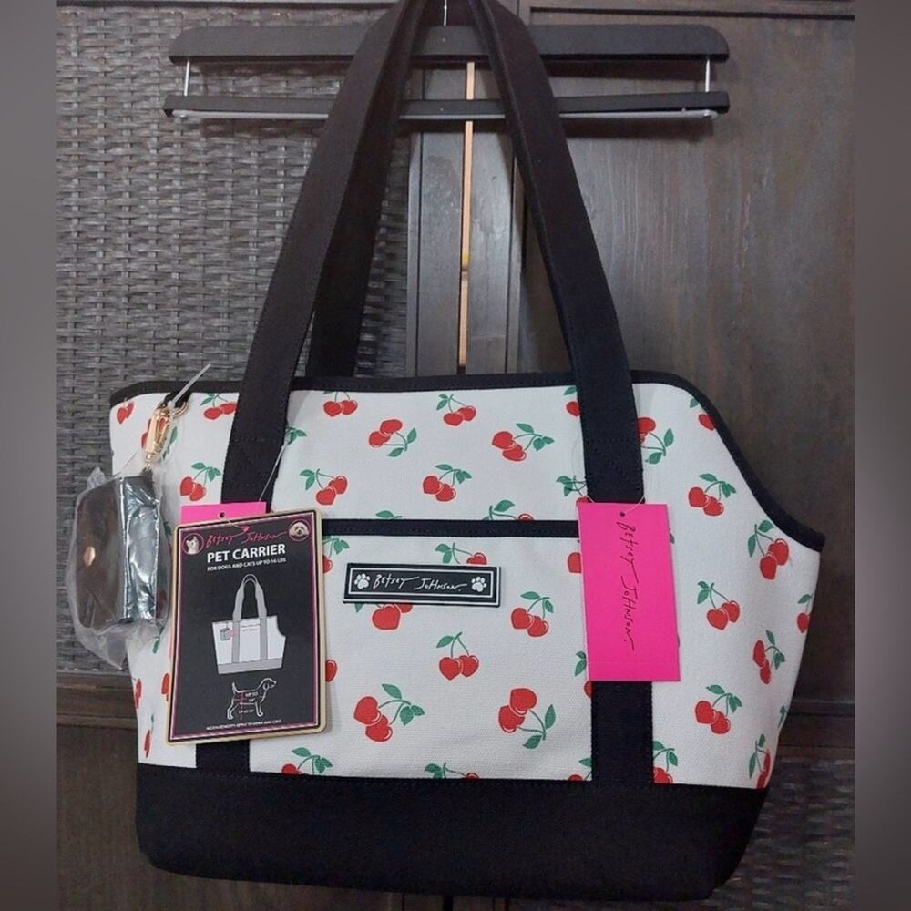 NEW BETSEY JOHNSON TSA-compliant pet carrier 16 LBS WHITE BLACK CHERRY PRINT